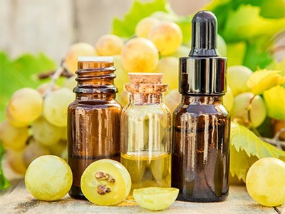 5 Reasons Dermatologists Say You Should Rub Grapeseed Oil Into Your Skin